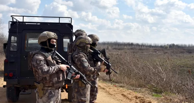 Özel Harekat Polisleri Meriç Nehri’ne indi, Yunan askerleri geri çekildi