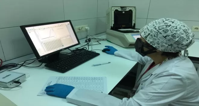 Aşısızlar, PCR test laboratuvarlarının yükünü artırıyor
