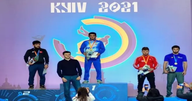 ASKİ Sporlu güreşçiler göğüsleri kabartıyor
