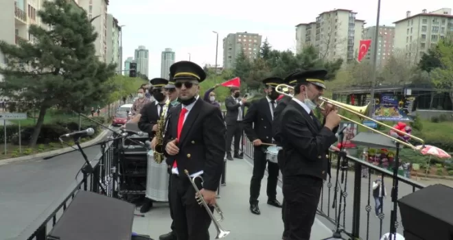 Ataşehir’de 23 Nisan coşkusu sokaklarda yaşandı
