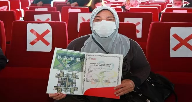 Ataşehir’de 25 gecekondu sahibi daha yeni yuvalarına kavuştu

