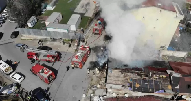 Ataşehir’de alevlerin sardığı gecekondu küle döndü
