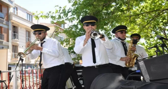 Ataşehir’de bando ekibiyle 19 Mayıs coşkusu
