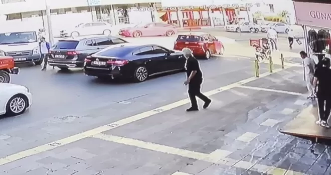 Ataşehir’de cadde ortasında silahlı saldırı kamerada
