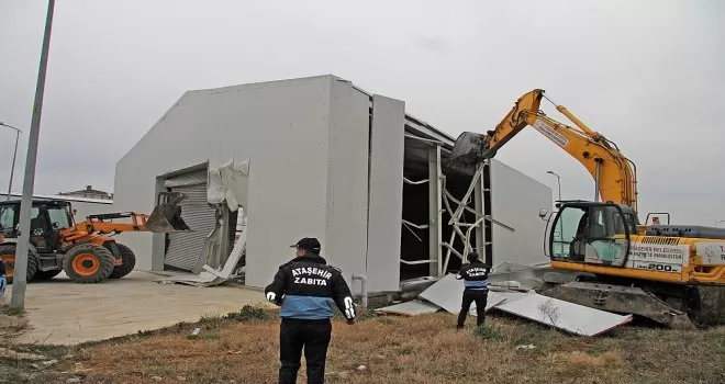 Ataşehir’de kaçak yapılarla mücadele sürüyor
