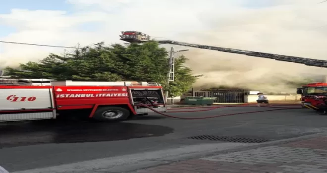 Ataşehir’de mobilya fabrikasında korkutan yangın
