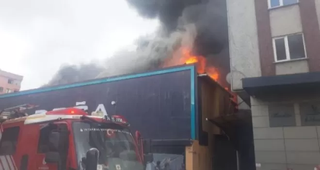 Ataşehir’de mobilya fabrikasında yangın
