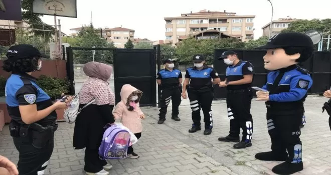 Ataşehir’de okullarda maske ve dezenfektan dönemi
