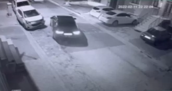 Ataşehir’de park halindeki araca çarpıp arkasına bakmadan kaçtı
