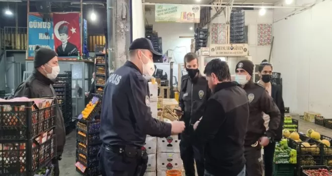 Ataşehir’de sebze halinde korona virüs kurallarına uymayanlara ceza yağdı
