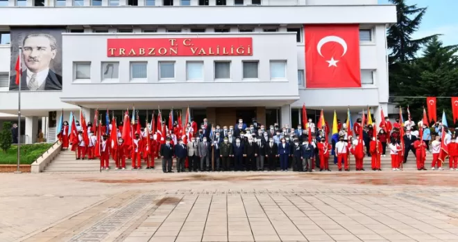 Atatürk'ün Trabzon'a gelişi törenle kutlandı