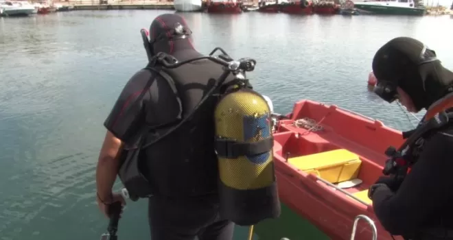 Avcılar’da balık adamlı deniz temizliği
