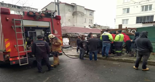 Avcılar’da çocuk kibritle oynarken evi yaktı

