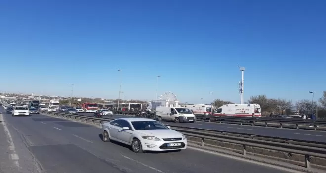 Avcılar’da iki metrobüs kafa kafaya çarpıştı: 4 yaralı
