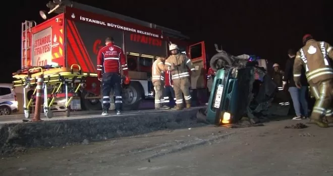 Avcılar’da taş bariyerlere çarpan otomobil takla attı: 1 yaralı

