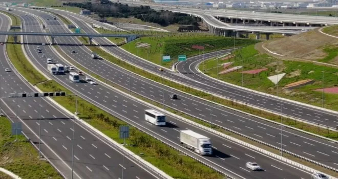 Avrupa’dan gelen vatandaşları taşıyan konvoy havadan görüntülendi
