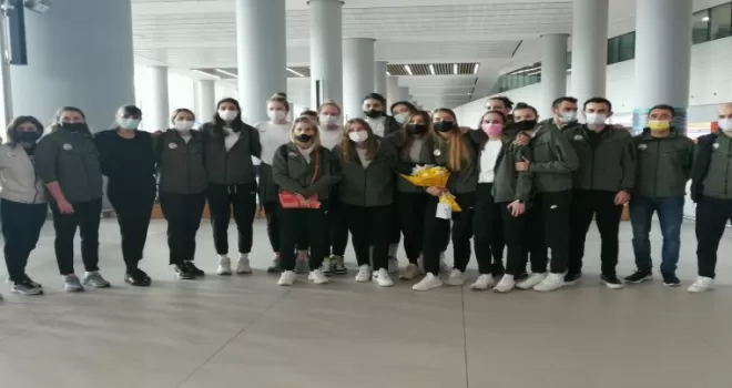 Avrupa ikincisi VakıfBank, yurda döndü
