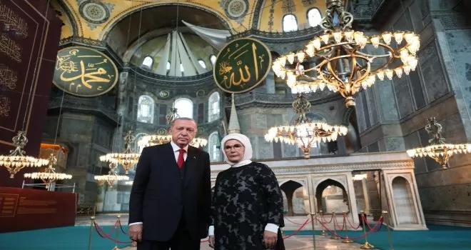Ayasofya Camii’ndeki freskleri kapatacak perdeler görüntülendi
