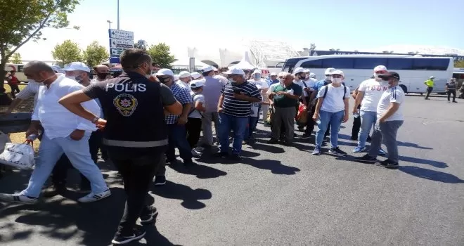 Ayasofya doldu, vatandaşlar Yenikapı’ya akın etti
