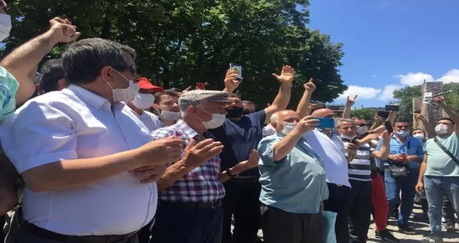 Ayasofya önündeki coşku devam ediyor
