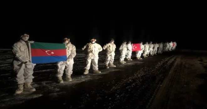 Azerbaycan askerleri “Kış Tatbikatı” için Kars’ta
