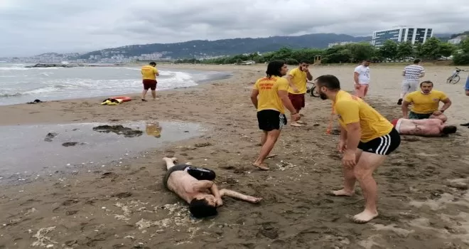 Baba, kızı ve kuzeni boğulmaktan son anda kurtarıldı
