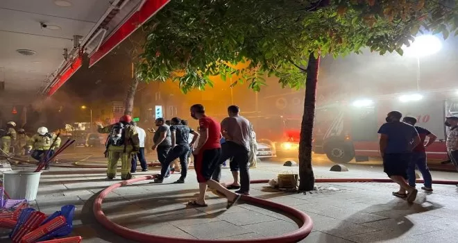 Bağcılar’da aynı cadde üzerinde iki farklı yangın
