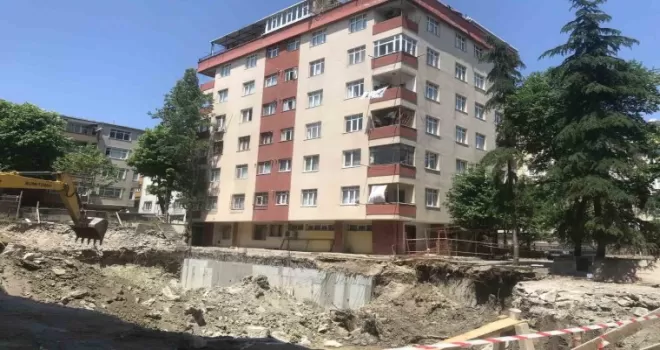 Bağcılar’da bir bina çökme riski dolayısıyla tahliye edildi
