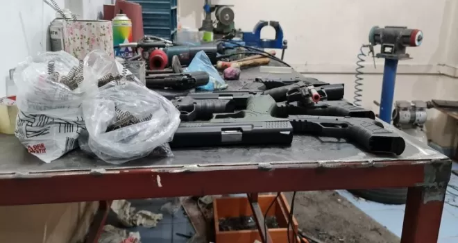 Bağcılar’da yasa dışı silah imalathanesine operasyon
