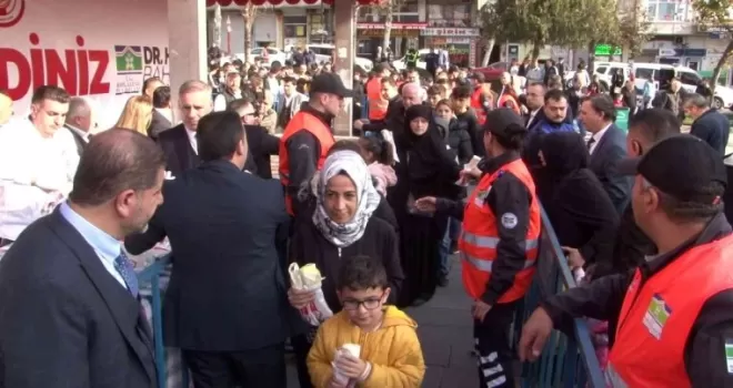 Bahçelievler’de 5 ton çiğ köfte dağıtıldı

