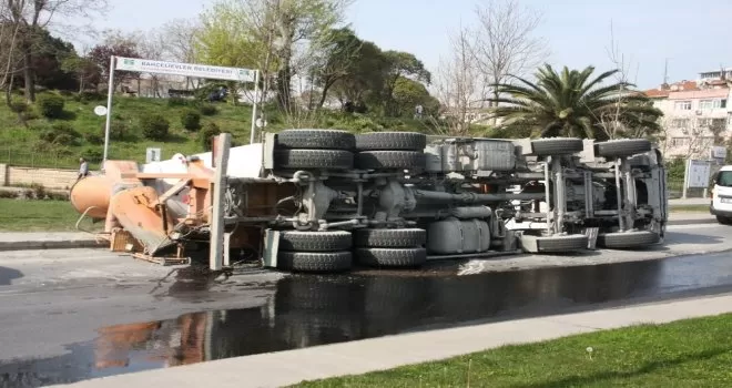 Bahçelievler’de beton mikseri devrildi: 1 yaralı
