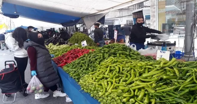 Bahçelievler’de pazarda Ramazan hareketliliği

