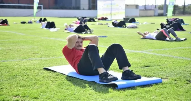 Bahçelievler’de sosyal mesafeli sabah sporu
