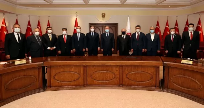 Bakan Akar, Avrupa’daki Türk dernek ve STK temsilcileriyle bir araya geldi
