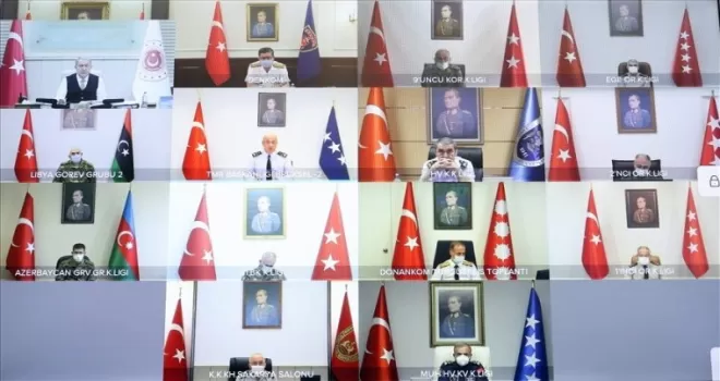 Bakan Akar birlik komutanlarıyla online toplantı yaptı
