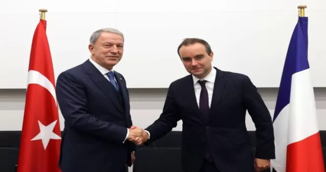 Bakan Akar, Fransız mevkidaşı ile görüştü
