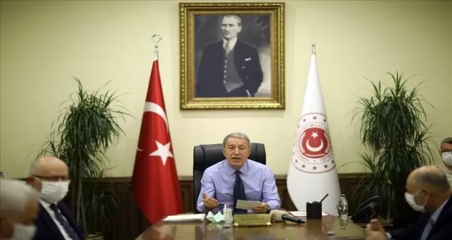 Bakan Akar, komutanlarla video konferans toplantısı gerçekleştirdi
