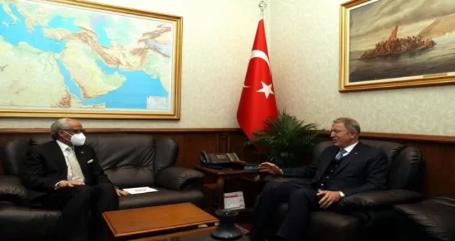 Bakan Akar, Kuveyt’in Ankara Büyükelçisi Alzawawi’yi kabul etti
