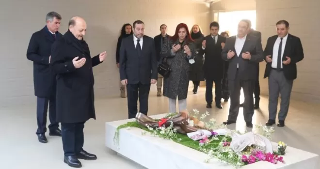 Bakan Bilgin, Denktaş ve Küçük’ün anıt mezarlarını ziyaret etti