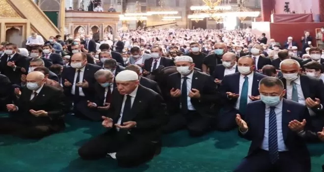 Bakan Çavuşoğlu’ndan Ayasofya paylaşımı
