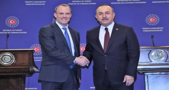 Bakan Çavuşoğu, İngiliz mevkiidaşı Raab ile ortak basın toplantısı düzenledi
