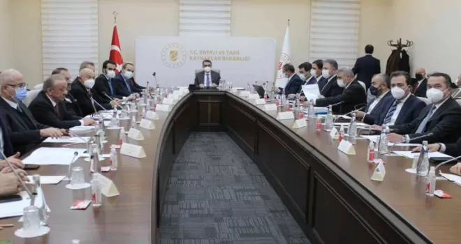 Bakan Dönmez, 21 elektrik dağıtım bölgesinin yöneticileri ile bir araya geldi
