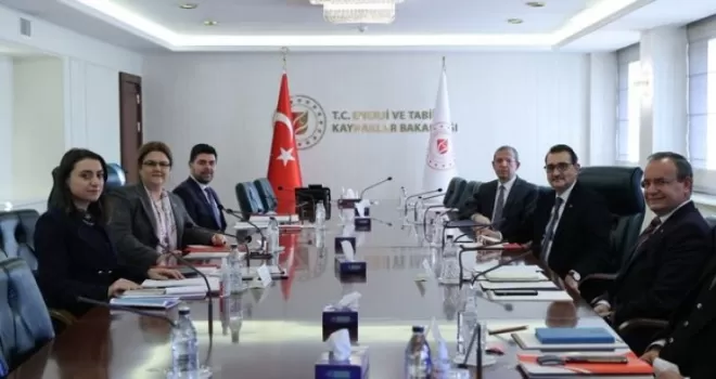 Bakan Dönmez, Aile ve Sosyal Hizmetler Bakanı Derya Yanık ile görüştü
