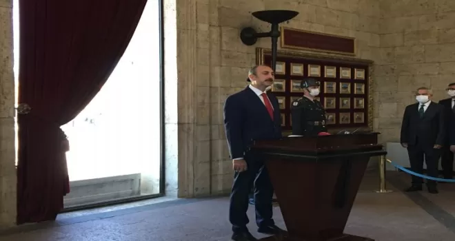 Bakan Gül ve yeni HSK üyeleri Anıtkabir’i ziyaret etti
