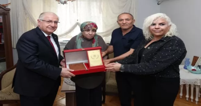 Bakan Güler, şehit Er Alaattin Buluç’un ailesini ziyaret etti