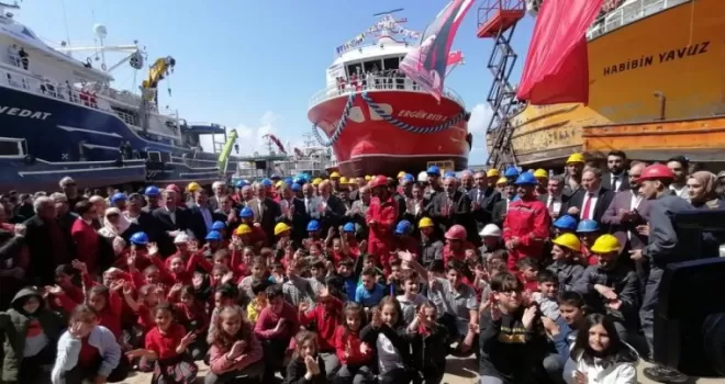 Bakan Karaismailoğlu gemiyi Karadeniz sularına indirdi!
