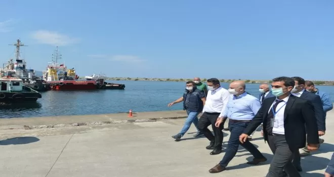 Bakan Karaismailoğlu Giresun Limanı’nda incelemelerde bulundu
