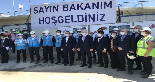 Bakan Karaismailoğlu havalimanı metro inşaatını denetledi
