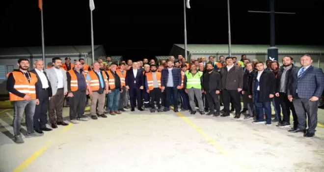 Bakan Karaismailoğlu işçilerle sahurda buluştu

