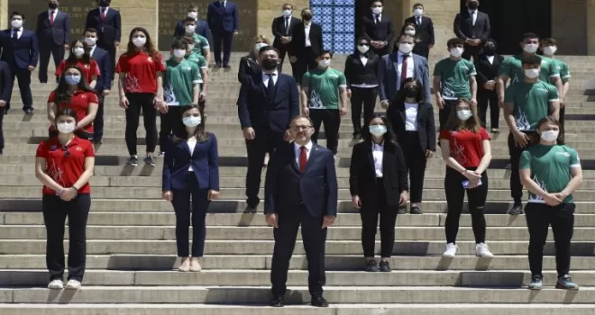 Bakan Kasapoğlu, 19 Mayıs sebebiyle Anıtkabir’de düzenlenen törene katıldı
